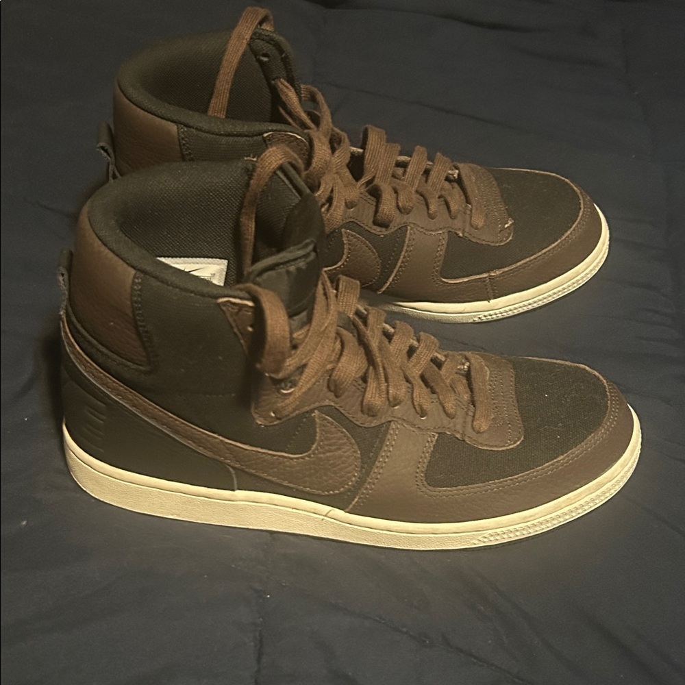 Nike Men's Black and Brown High-Top Sneakers